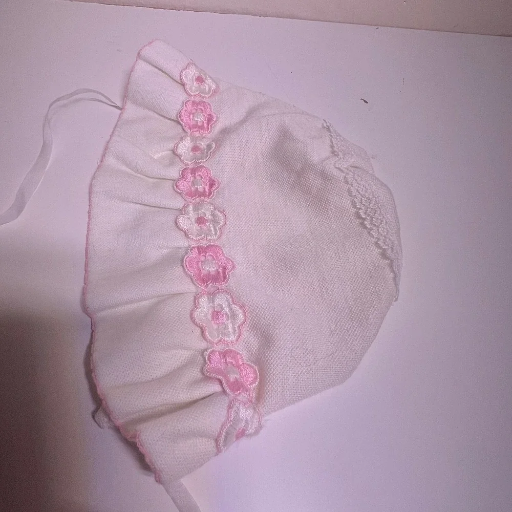 Infant Bonnet White‎ Pink Floral Embroidered Ruffle Lace Tie Vintage